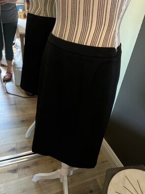 MaxMara Black, size 42 EU (6 US), Classic Pencil Skirt